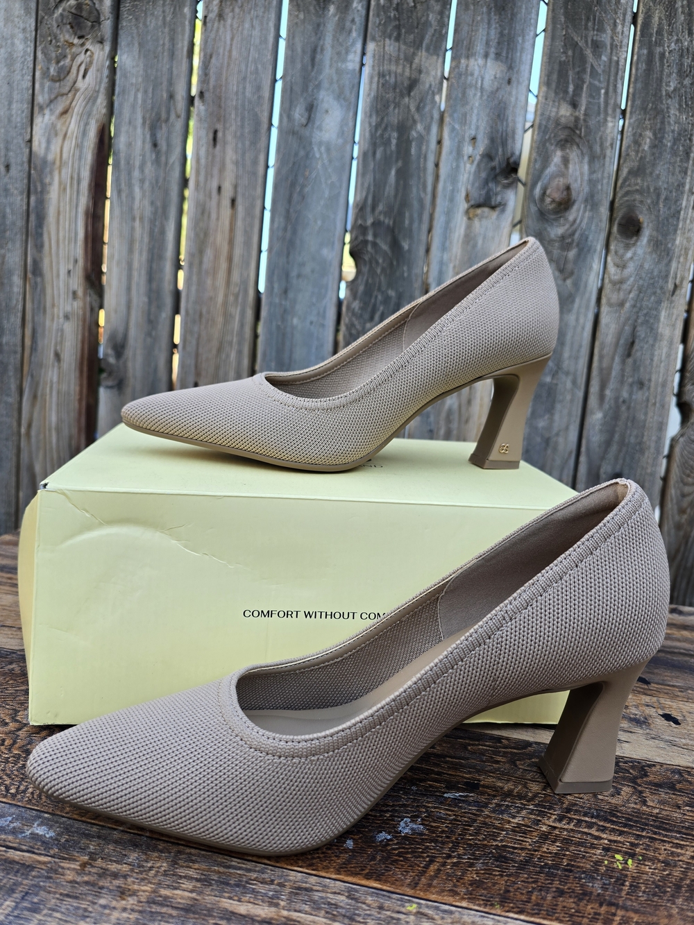 Cosy Island SerenTouch Women’s Beige Knit Pointed Toe Pumps Size 7